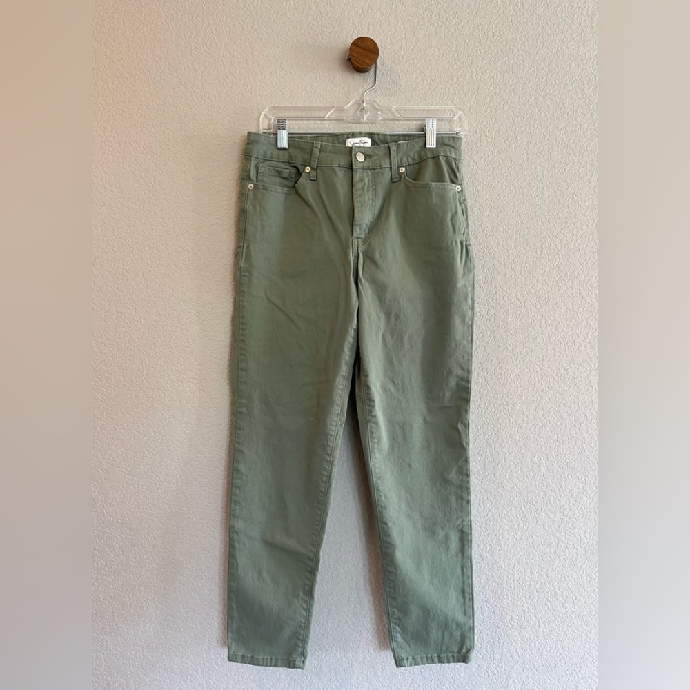 Jessica Simpson. 6. Green. NWOT. High rise skinny ankle.